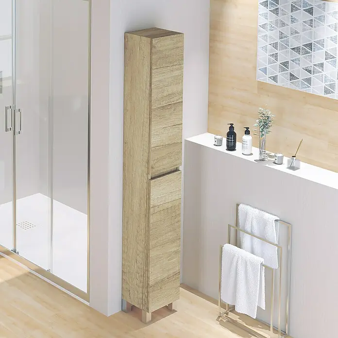 Artysan Armario alto de baño Inca - 24,6 x 26,5 x 173 cm, Nature - Un baño moderno con un armario de madera alto y estrecho para guardar utensilios de baño junto a la cabina de ducha.