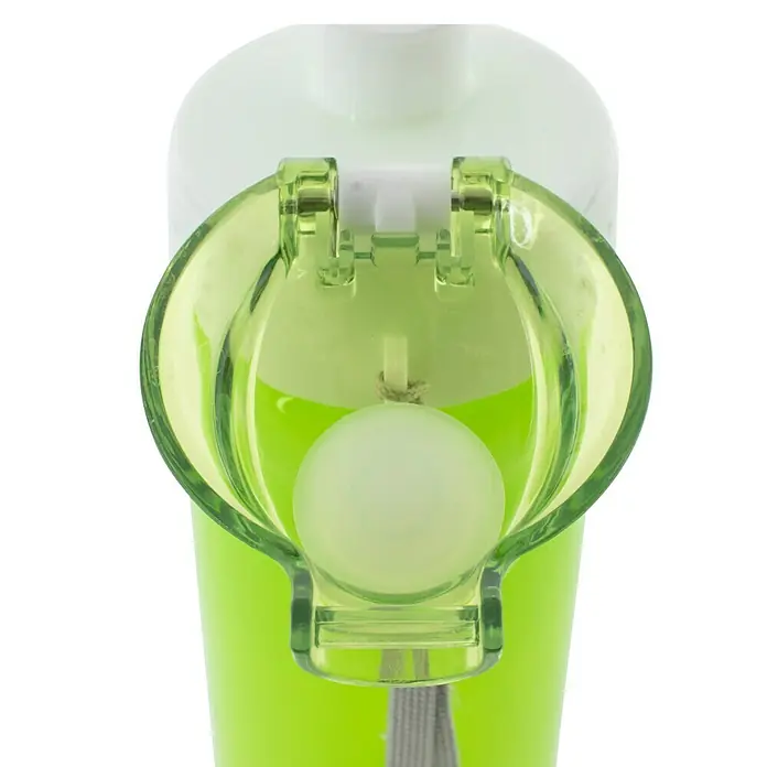 Seac Sub Botella Nativa - 550 ml, Plástico, Verde - Primer plano de una máquina de burbujas verde y blanca con una pequeña bola blanca en el interior, lista para crear burbujas.