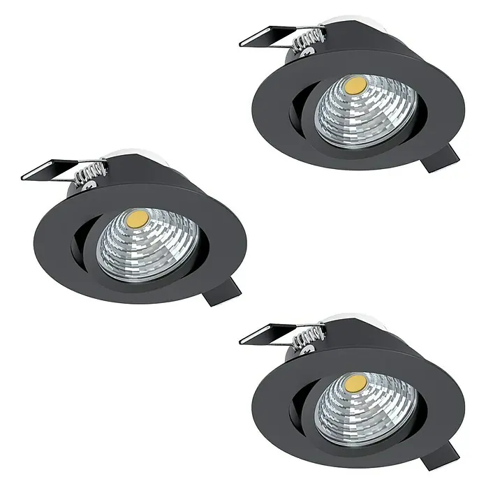 Eglo LED-Einbauleuchte SALICETO - Warmweiß, Durchmesser: 8,8 cm, Schwarz, 3 Stk. - Diese Abbildung zeigt drei schwarze LED-Einbaustrahler auf einem schwarzen Hintergrund. Die Strahler haben ein modernes, minimalistisches Design.