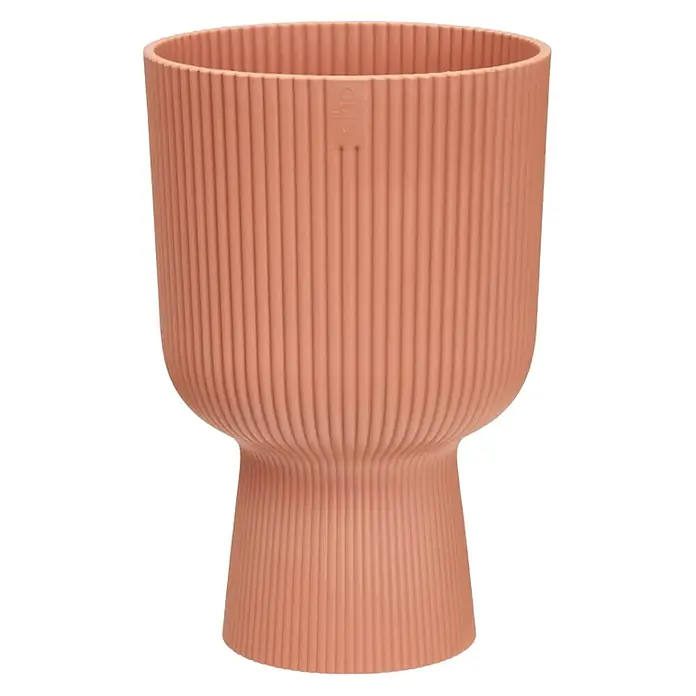 Elho Maceta para planta Vibes Fold Coupe - Dimensiones externas (Ø x Al): 14 x 21 cm, Plástico, Rosa - Primer plano de una maceta rosa acanalada, que ofrece un aspecto moderno y elegante para plantas de interior.
