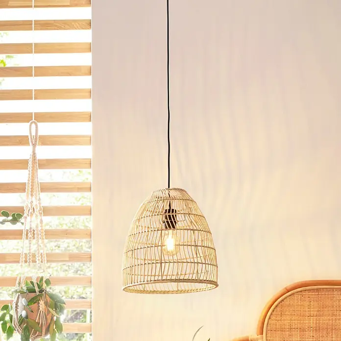 Eglo Pendelleuchte AYESGARTH - 40 W, Schwarz, E27 - Strohfarbene Hängeleuchte aus Rattan mit schwarzem Kabel. Sie ist die perfekte Ergänzung für jeden Raum und sorgt für eine warme Atmosphäre.