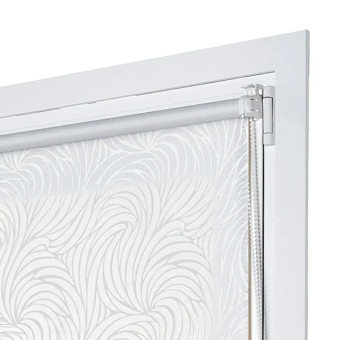 Estor enrollable Plantas - An x Al: 75 x 180 cm - Primer plano de un estor enrollable blanco con un elegante diseño abstracto, montado en un marco de ventana blanco.