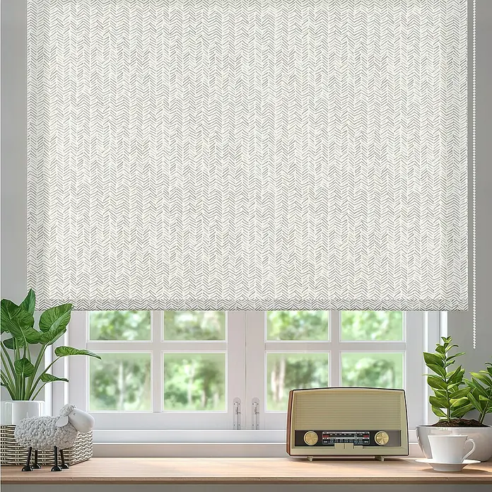 Estor enrollable Espiga - An x Al: 120 x 180 cm - Imagen de una ventana con un elegante estor enrollable con patrón de espiga que filtra suavemente la luz del día.