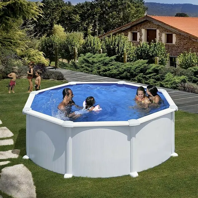 Gre Piscina de acero desmontable Atlantis - Ø x Al: 350 x 132 cm, Blanco, 11.250 l - Familia disfrutando de un día soleado en la piscina del jardín. La piscina con pared de acero es un gran punto destacado para el jardín.