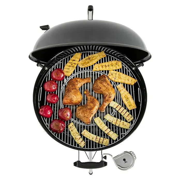 Weber Master-Touch GBS Barbacoa redonda con tapa GBS E-5750 - Diámetro de la superficie de la parrilla: 57 cm, Negro - Comida a la parrilla en una parrilla Weber.