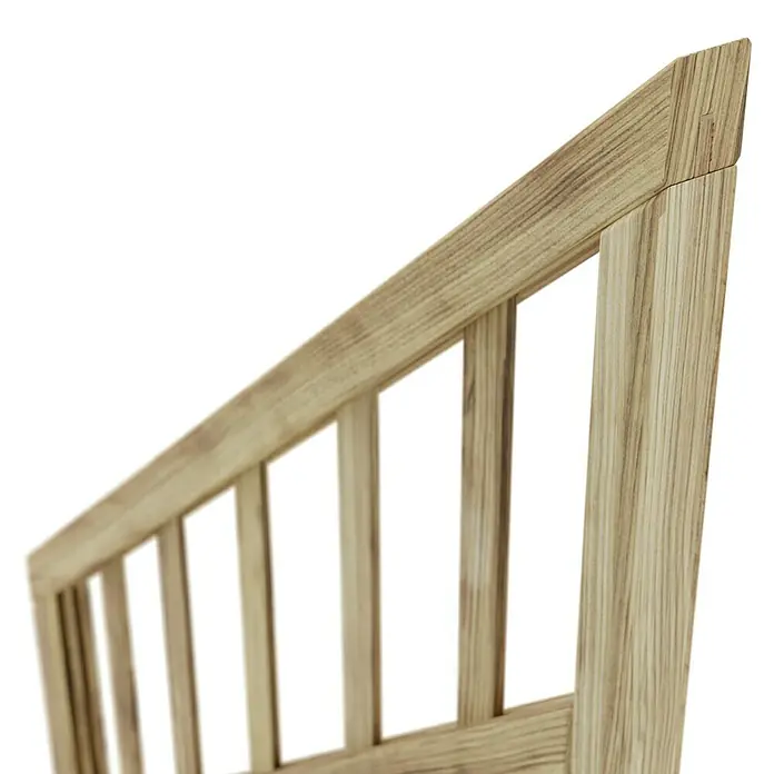 T & J Sichtschutzelement Freiburg - 90 x 90/180 cm, Braun - Detailaufnahme der Holzlehne eines Stuhls. Das natürliche Holz und die Verarbeitung fallen direkt ins Auge.