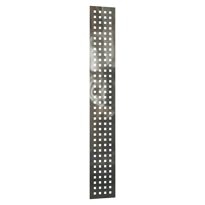 T & J Sichtschutzelement Aalborg - 25 x 179 cm, Silber - Nahaufnahme eines Metallsiebs mit quadratischen Löchern, das über einem verschwommenen Hintergrund liegt. Perfekt für Präsentation.