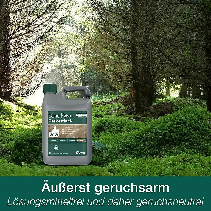 Bona Home Parkettlack Classic - 4 l, Farblos, Matt - Das Bild zeigt einen Kanister Bona Home Parkettlack vor einem Waldhintergrund. Hervorgehoben werden seine geruchsarmen und lösungsmittelfreien Eigenschaften.
