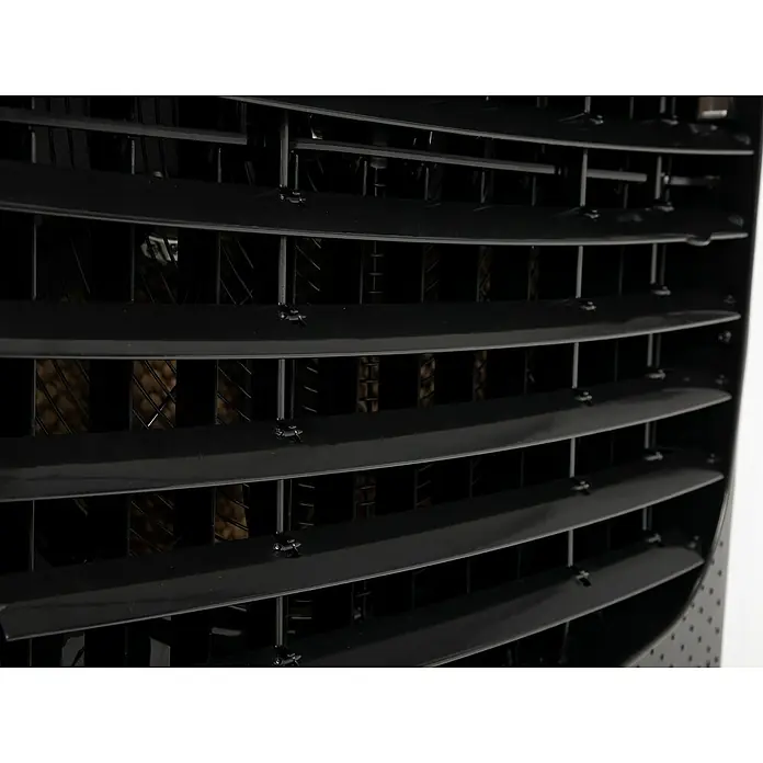 Purline Rafy Aire acondicionado portátil 195 - 450 W, Blanco/Negro - Primer plano de las lamas de un enfriador de aire negro, diseñadas para dirigir el flujo de aire y mejorar el efecto de enfriamiento.