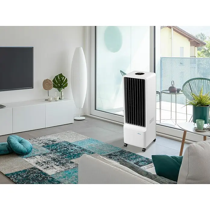 Purline Rafy Climatizador evaporativo SC - Blanco/Negro, Altura: 79 cm, 140 W - Enfriador de aire en un salón moderno. El ventilador de torre portátil proporciona un ambiente agradable y frescura.