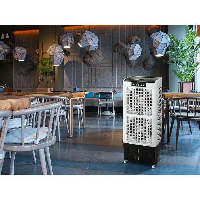 Purline Rafy Aire acondicionado portátil 220 - 220 W, Blanco/Negro - Aquí hay un ventilador de torre Purline en un restaurante, diseñado para proporcionar un ambiente fresco y confortable.\n