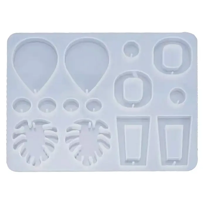 Fleur Molde Pendientes modernos - Silicona - Un molde de silicona blanca para resina epoxi con varias formas para joyería, incluyendo gotas, círculos, hojas y pequeños cubos.