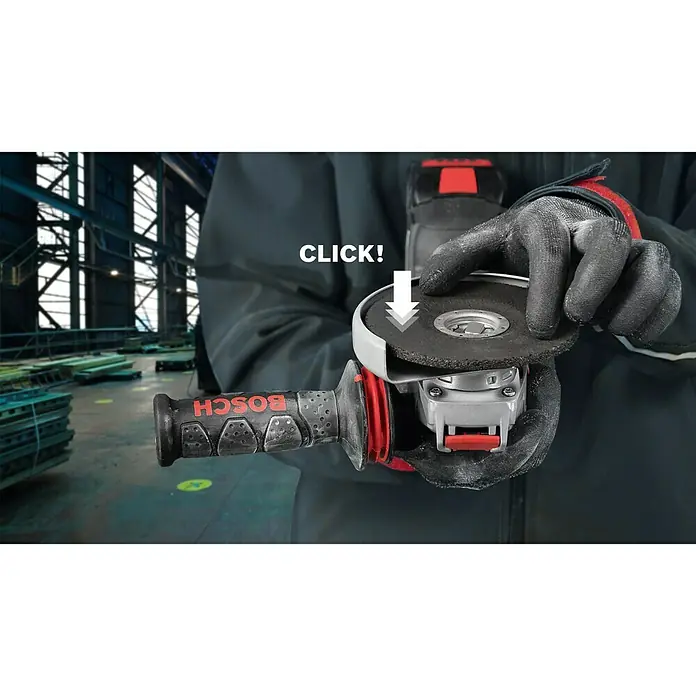 Bosch Professional X-Lock Amoladora angular eléctrica GWX 750-125 - 750 W, Diámetro disco: 125 mm, Número de revoluciones de marcha en vacío: 11.000 r.p.m. - Imagen de una amoladora angular Bosch roja y negra con un disco de rectificado negro que está siendo instalado por una mano enguantada.
