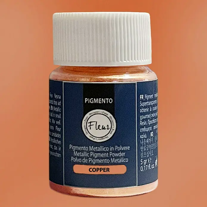 Fleur Pigmento concentrado Polvo metálico - Copper, 5 g - Primer plano de una botella de Fleur Pigmento Metallic Pigment Powder en color cobre, ideal para arte en resina.