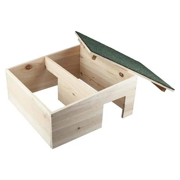 Windhager Igelhaus - L x B x H: 38 x 38 x 18 cm - Das Bild zeigt ein hölzernes Nistkasten mit einem grünen Dach, das für Vögel oder andere kleine Tiere gedacht ist und im Garten platziert werden kann.