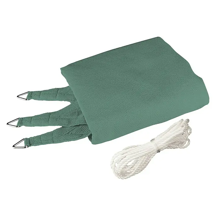 Windhager Sonnensegel Capri - L x B: 5 x 5 m, Olive, Dreieckig - Ein grünes Sonnensegel mit Befestigungsseilen, ideal für Schatten im Freien, präsentiert auf schwarzem Hintergrund.