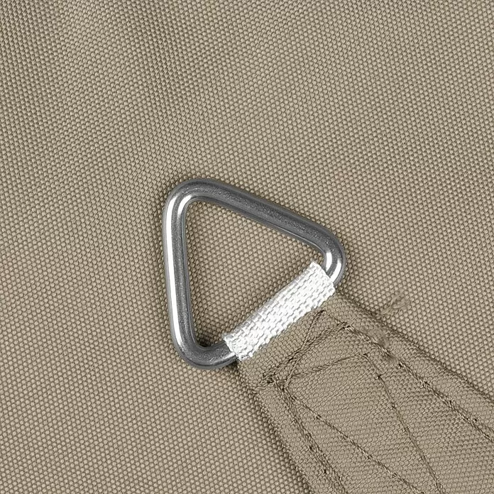 Windhager Sonnensegel - Taupe, B x L: 4 x 4 m - Glänzender Metall-D-Ring an beigefarbenem Gewebe mit weißer Kordel und verstärkten Nähten befestigt.
