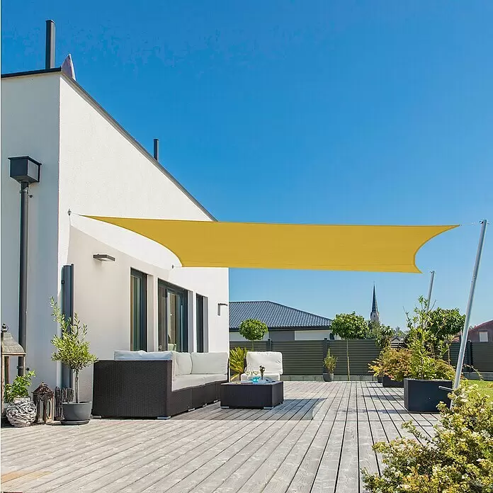 Windhager Sonnensegel - Gelb, B x L: 4 x 3 m - Großes limettengrünes Sonnensegel beschattet eine moderne Terrasse mit Gartenmöbeln.