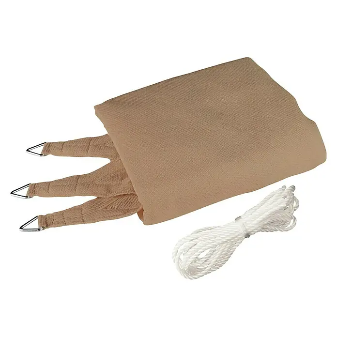 Windhager Sonnensegel Capri - L x B: 5 x 5 m, Schilf, Dreieckig - Beige Sonnensegel mit drei Befestigungspunkten und einem weißen Seil auf schwarzem Hintergrund.