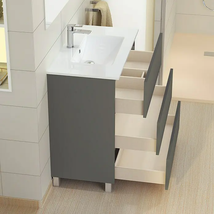 Artysan Mueble bajo de lavabo Patri - L x An x Al: 46 x 70 x 85 cm, Gris seda - Un mueble de baño gris con cajones blancos y una encimera blanca con lavabo. El mueble tiene cajones abiertos.