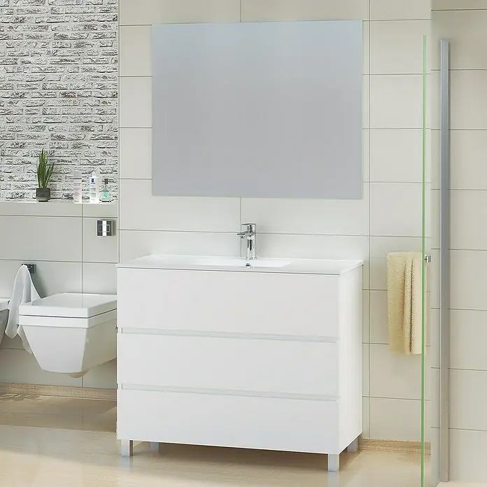 Artysan Mueble bajo de lavabo Patri - 46 x 100 x 85 cm, Blanco mate - Baño moderno con un tocador blanco de tres cajones y un gran espejo encima.