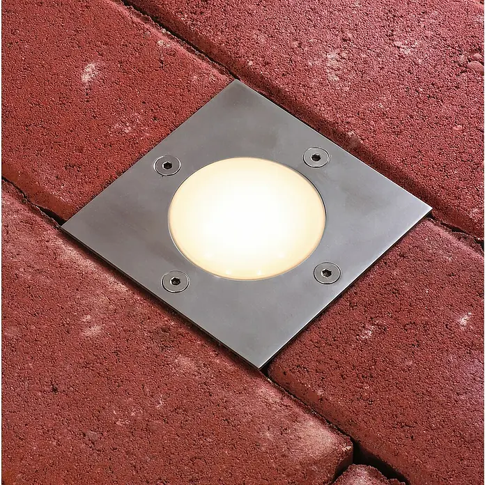 Paulmann Plug & Shine Bodeneinbauleuchte - 3,6 W, Warmweiß, IP65, Quadratisch - Bodeneinbaustrahler mit quadratischer Edelstahlblende, eingebettet in rote Pflastersteine, sorgt für stilvolle Außenbeleuchtung.