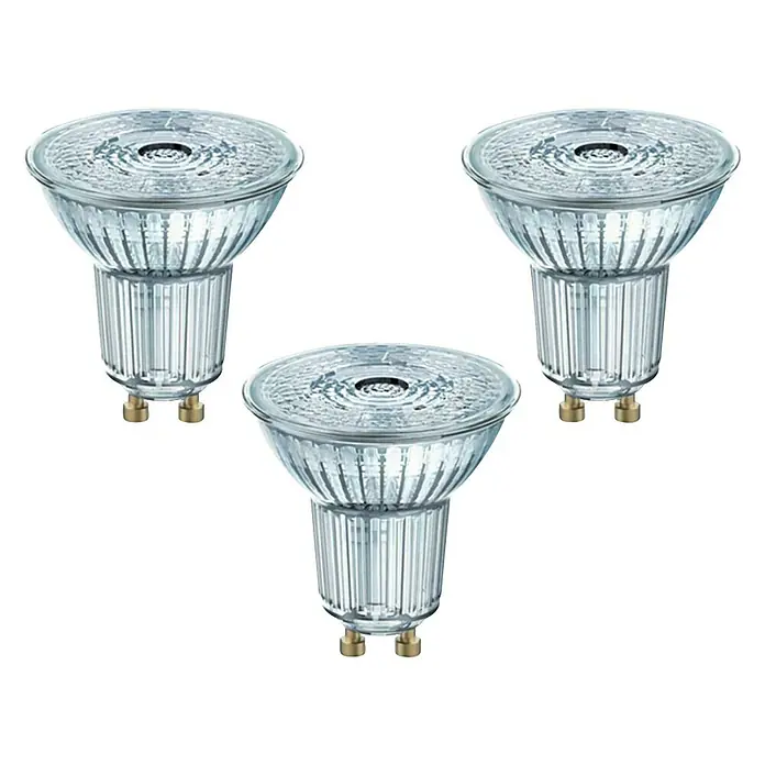 Osram Set de bombillas LED PAR16 - GU10, No regulable, Blanco cálido, 350 lm, 4,3 W, 3 ud. - Primer plano de tres bombillas LED GU10 con vidrio transparente y pines de latón sobre un fondo negro para una iluminación elegante.