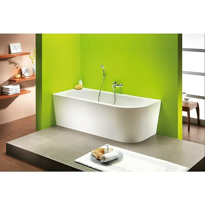Ottofond Badewanne Siesta Corner - 178 x 78 cm, Sanitäracryl, Weiß, Rechts - Elegantes Badezimmer mit einer modernen Badewanne vor einer hellgrünen Wand. Die Badewanne ist das zentrale Element dieses stilvollen Raumes.