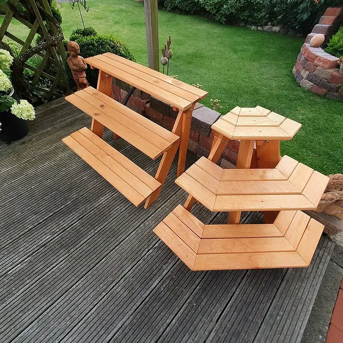 Promadino Blumentreppe mit Eckelement - 59 x 137 x 62 cm, Kiefer, Braun - Gartenmöbel-Set aus Holz: eine dreistufige Pflanzenbank und eine kleine, runde Staffelei. Ideal für Gartenliebhaber und Balkonbesitzer.