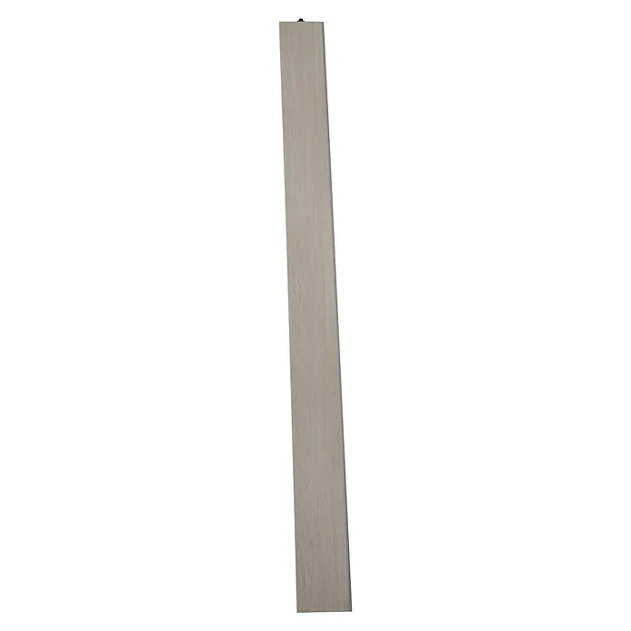 Grosfillex Zusatzlamelle Spacy - Lärche grau - Das Bild zeigt eine einzelne, lange und schmale Vinyl-Bodenfliese in einem hellen Holzton mit feiner Maserung und umlaufenden Klickverbindungen.