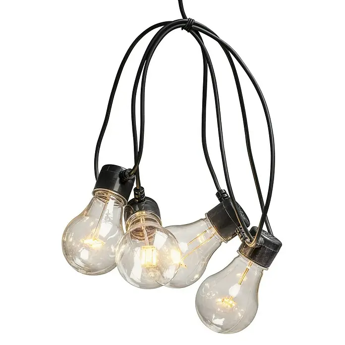 Konstsmide LED-Lichterkette - Lichtfarbe: Bernstein, Schutzart: IP44 - Lichterkette mit vier Glühbirnen mit schwarzen Kabeln vor einem schwarzen Hintergrund.