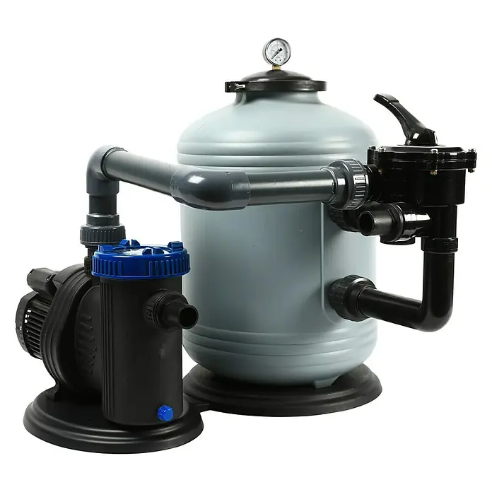 Steinbach Bausatz-Pool Classic - L x B x H: 600 x 300 x 145 cm, 23.500 l - Bild eines Poolfiltersystems mit Pumpe, Filterkessel und zugehörigen Rohren auf schwarzem Hintergrund.