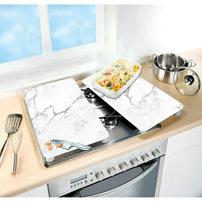 Wenko Placa de protección de vidrio Mármol - L x An: 52 x 30 cm, Mármol, Panel de vidrio de seguridad - Tapas de vitrocerámica con aspecto de mármol, incluyendo tabla de cortar, fuente de verduras, olla y utensilios.