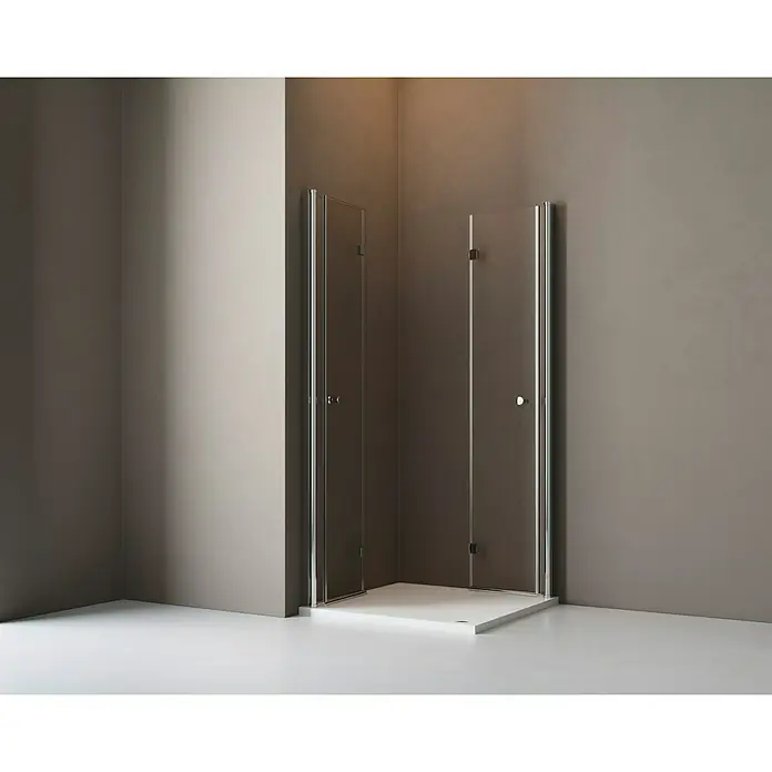 BAUHAUS Eckdusche Light Bifold - 80 x 80 x 190 cm, Unbeschichtet, Silber, Glasstärke: 5 mm - Das Bild zeigt eine moderne Eckdusche mit klaren Glaswänden und Chromrahmen, die in einem minimalistischen Badezimmer steht.