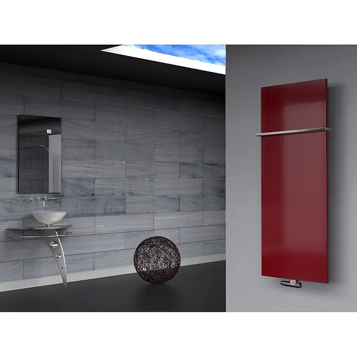 Szagato Designheizkörper Manhattan 2 - B x H: 470 x 1.200 mm, Wärmeleistung bei Vorlauftemperatur von 75 °C (D: 50): 799 W, Rot, Mit 1 Handtuchhalter (15 mm) - Roter Heizkörper mit Handtuchhalter im modernen Badezimmer. Ein elegantes und funktionales Designelement für Ihr Zuhause.