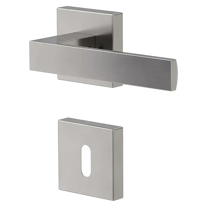 Diamond Doors Creative Zimmertürgarnitur Savannah - Stärke Tür: 40 mm - 45 mm, Samtgrau, Buntbart - Nahaufnahme eines modernen, eckigen Türgriffs aus gebürstetem Stahl und der dazugehörigen Schlüsselrosette. Elegantes Design für stilvolle Innentüren.