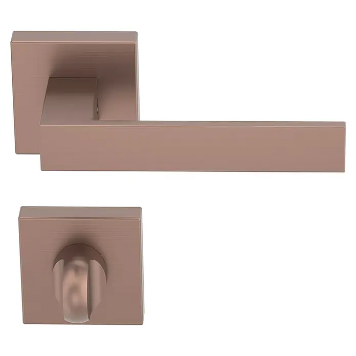 Diamond Doors Creative Zimmertürgarnitur WC Savannah - Stärke Tür: 40 mm - 45 mm, Kupfer, Schlitzkopf/Olive - Nahaufnahme von einem modernen Türgriff mit einem Roségold-Finish. Das Design ist quadratisch und minimalistisch.
