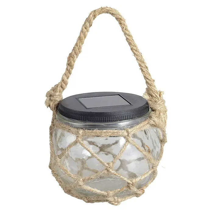 Globo Solar-Dekoleuchte - L x B x H: 10 x 10 x 17 cm, IP44 - Nahaufnahme einer Solar-Mason Jar Laterne mit einem Seilgriff, die sich perfekt für die Dekoration im Freien eignet.