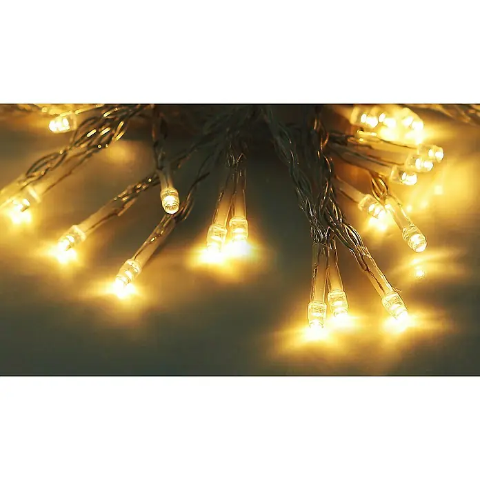 Globo Solar-Lichterkette - 10 m, IP44, Lichtfarbe: Warmweiß - Nahaufnahme einer Lichterkette mit warmweißen LEDs, die ein gemütliches und festliches Ambiente erzeugen.