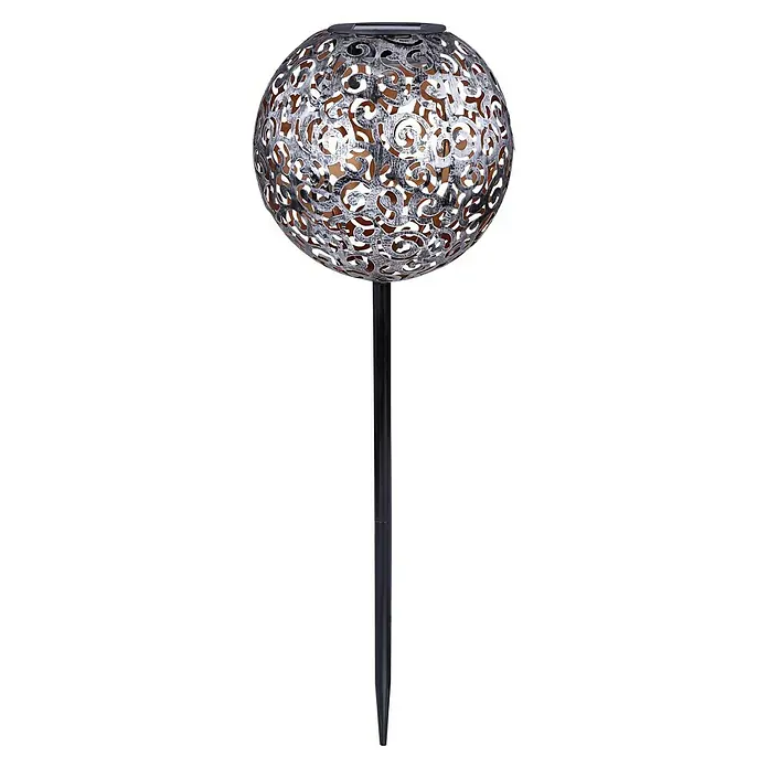 Globo Solar-Dekoleuchte - Schwarz/Silbergrau, IP44 - Gartenleuchte mit kunstvollem Muster in Kugelform auf einem schlanken, schwarzen Stab, die eine stimmungsvolle Atmosphäre erzeugt.
