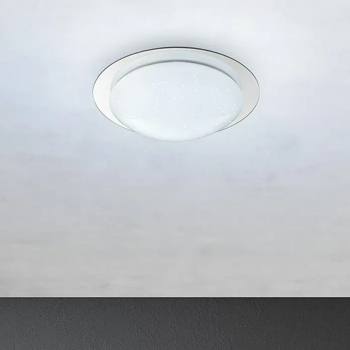 Lavida LED-Deckenleuchte rund Limena - 18 W, Ø x H: 380 mm x 10,5 cm, Weiß/Silber - Nahaufnahme einer modernen, runden Deckenleuchte mit Sternmuster, ideal für stilvolle Innenräume mit sanfter Beleuchtung.