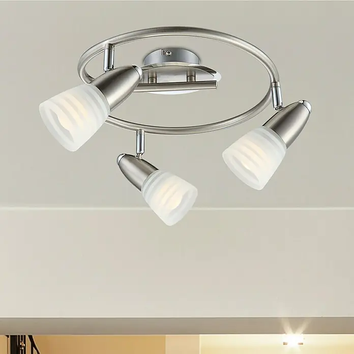 Globo Caleb LED-Wand- & Deckenstrahler - 12 W, Chrom, Opal, Warmweiß, 3 Stk. - Deckenleuchte mit drei Strahlern in modernem Design. Die Leuchte hat einen runden Rahmen und ist aus gebürstetem Metall gefertigt.