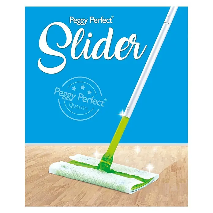 Peggy Perfect Bodenwischer Starter Set Slider - 1 x Bodenwischer, 8 x Einwegücher, Maße Tuch: 28 x 22 cm - Bild einer Peggy Perfect Slider Bodenwischers, der auf einem Holzboden steht. Der Wischmopp hat einen weißen Bezug mit einem grünen Streifen.