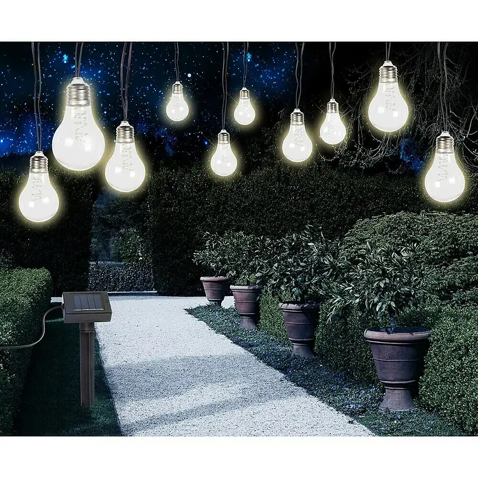 Globo Solar-Lichterkette - Klar - Solar-Lichterkette mit Glühbirnen im Garten.