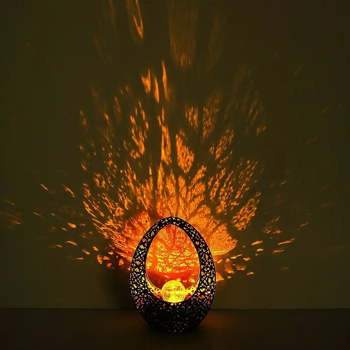 Globo Solar-Dekoleuchte - L x B x H: 21,5 x 9,5 x 27,5 cm, Gold, Bronze, IP44 - Dekorative, eiförmige Lampe mit durchbrochenem Design, die ein warmes Licht und Muster an die Wand wirft.