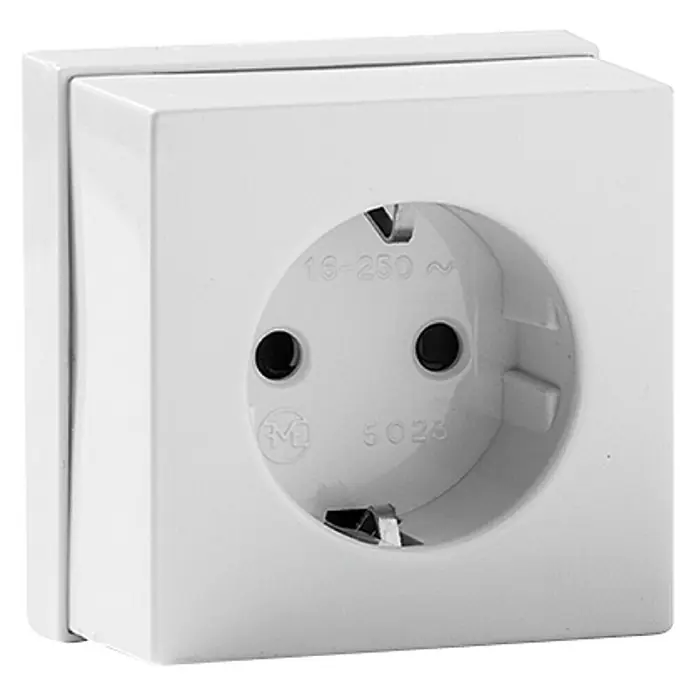 Famatel Enchufe - Blanco, Plástico, Montaje en la pared, 16 A - Primer plano de un enchufe blanco tipo F diseñado para el mercado europeo y que admite un voltaje de 16-250 V.