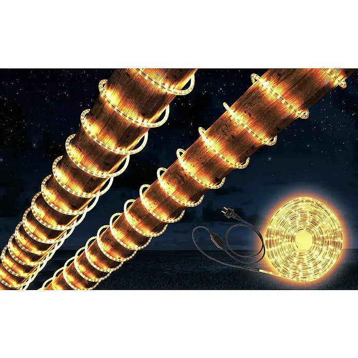 Globo Tira de luces LED - Largo: 9 m, Color de luz: Blanco cálido, 12,96 W, 432 lm - Foto de luces LED enrolladas alrededor de postes de madera con una tira de luces enrollada y enchufe incluido.