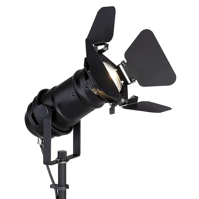 Globo Tischleuchte Egon - L x B x H: 27,5 x 24 x 44 cm, Schwarz, GU10 - Eine schwarze Studioleuchte mit verstellbaren Blenden steht auf einem Stativ und strahlt helles Licht aus.