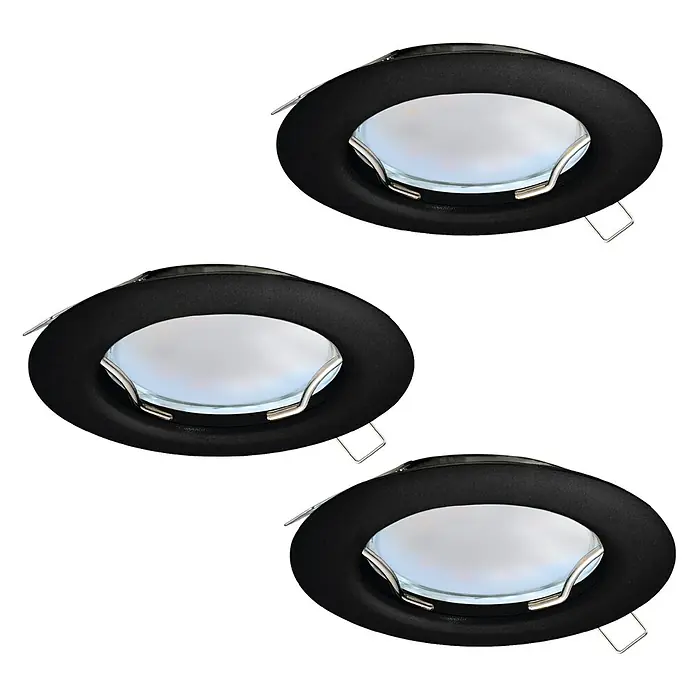 Eglo LED-Einbauleuchte PENETO - Warmweiß, Durchmesser: 7,8 cm, 3 Stk. - Nahaufnahme von drei schwarzen LED-Deckeneinbauleuchten mit silberfarbenen Halteklammern und hellem Licht auf schwarzem Hintergrund.