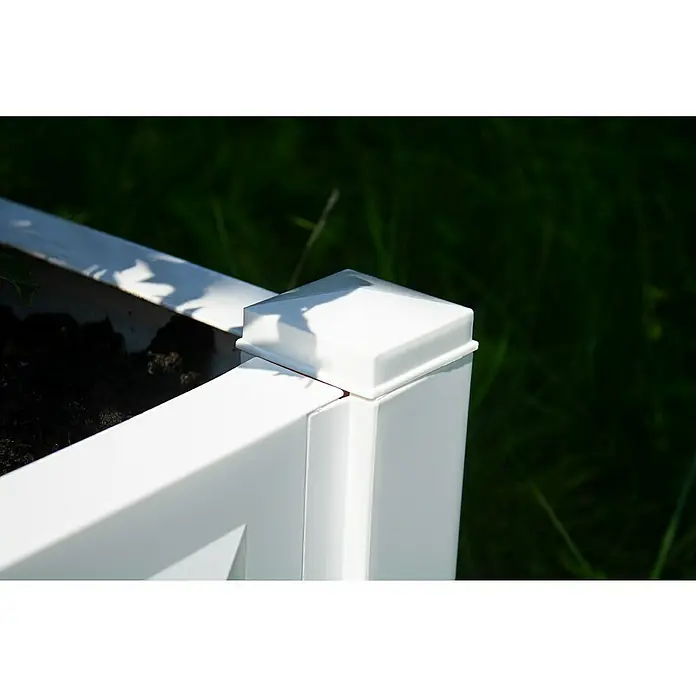 KHW Gartenbank Berlin - B x T x H: 174 x 49 x 41 cm, Weiß - Detailaufnahme eines weißen Hochbeet-Eckpfostens mit quadratischer Abdeckung, ideal für Gartenliebhaber.